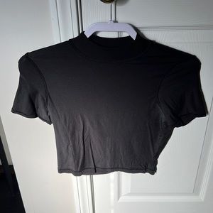 Black Lululemon crop top
